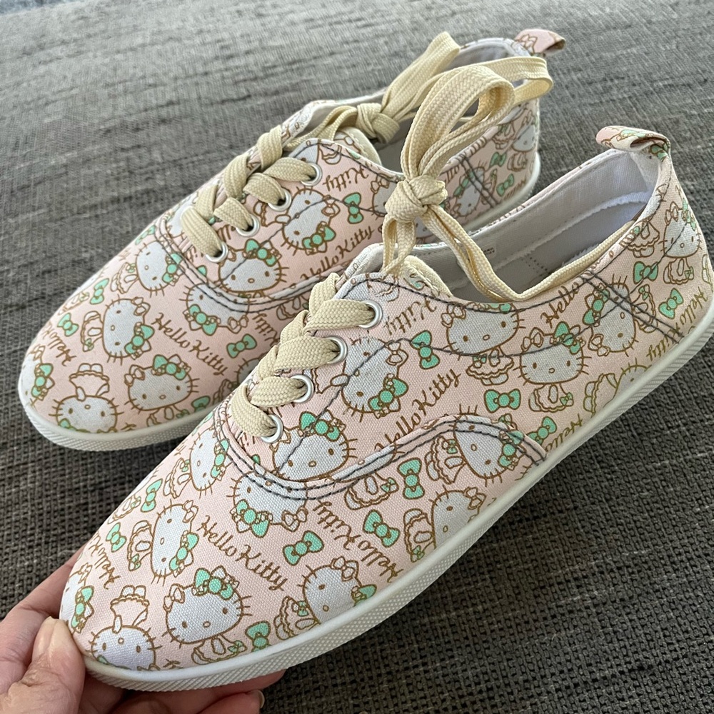 Hello Kitty Sanrio 2016 Sneakers NEW